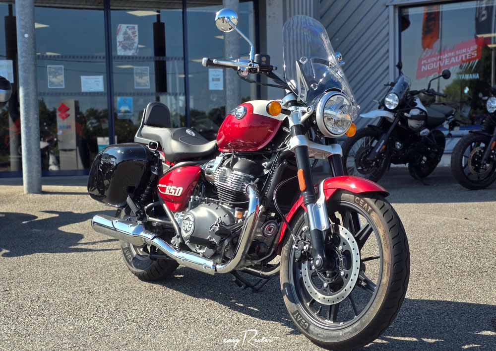location moto Vannes Royal Enfield Super Meteor 650 A2 1