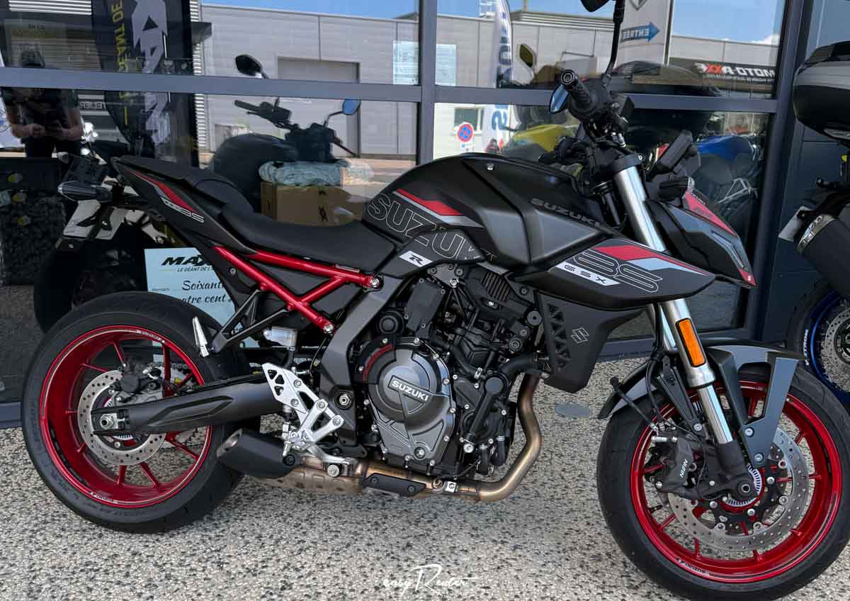 location moto royan Honda CB125R 2