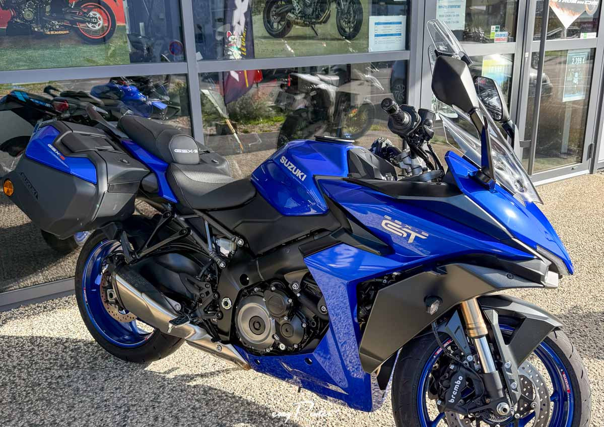 location moto royan Honda CB125R 2