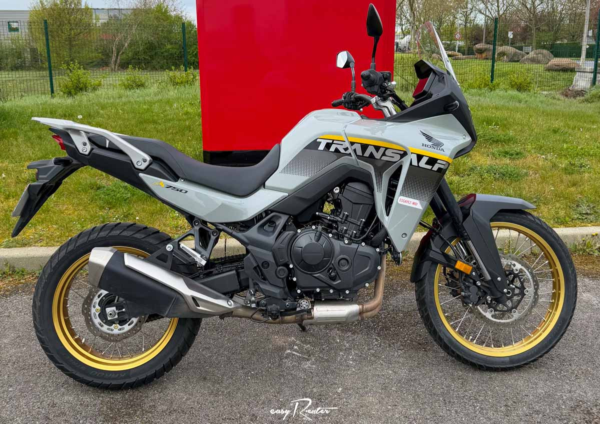 location moto Melun Honda Transalp 750 1