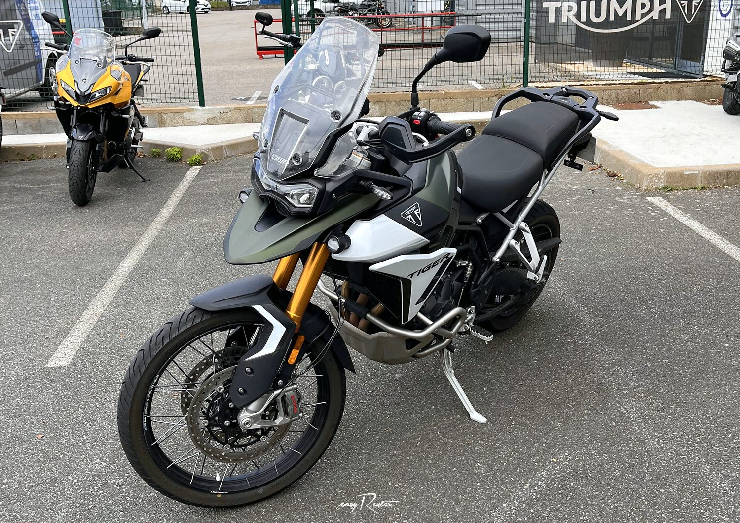 location moto royan Honda CB125R 2