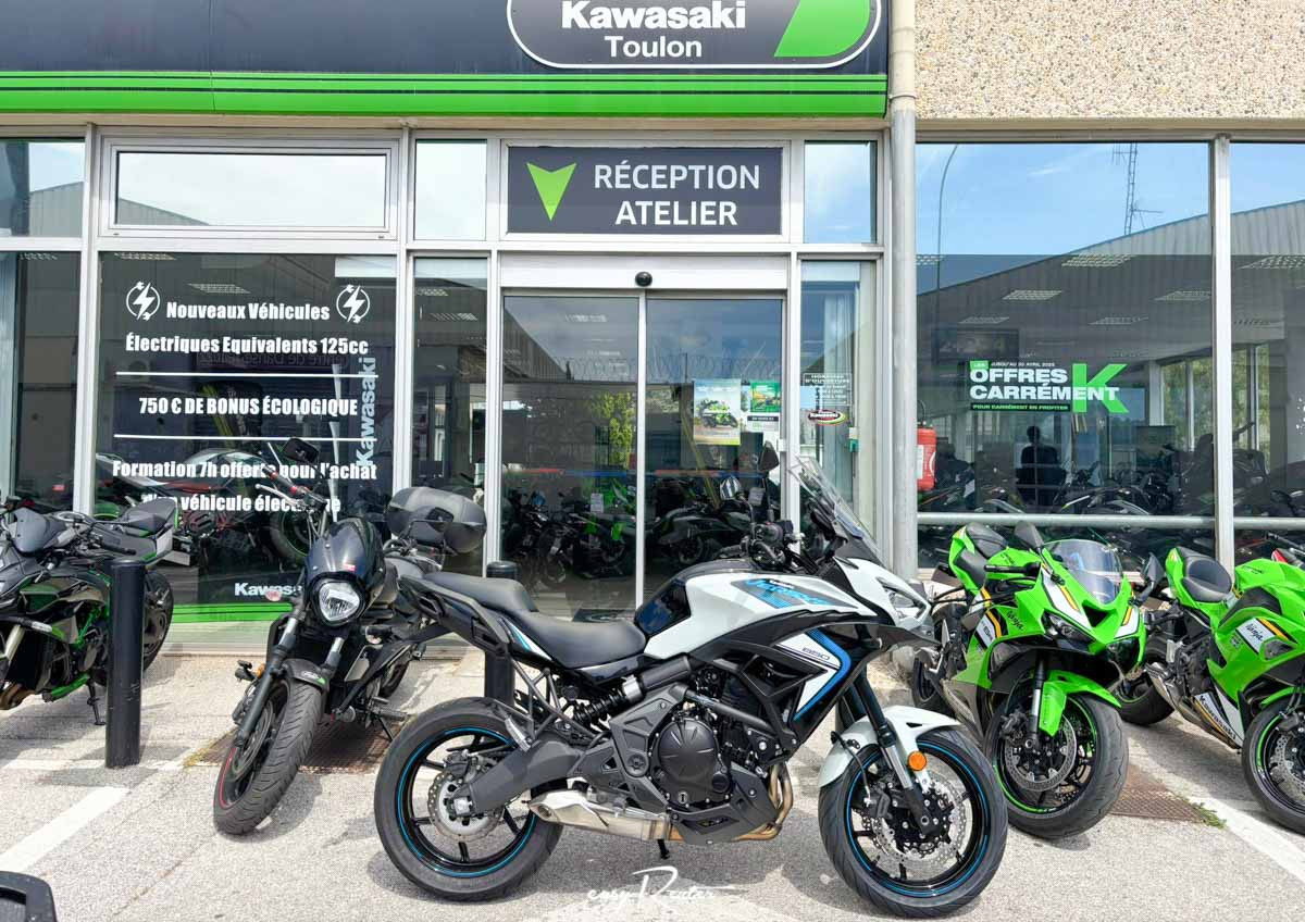 Location moto La Rochelle Kawasaki Z 900 RS 1