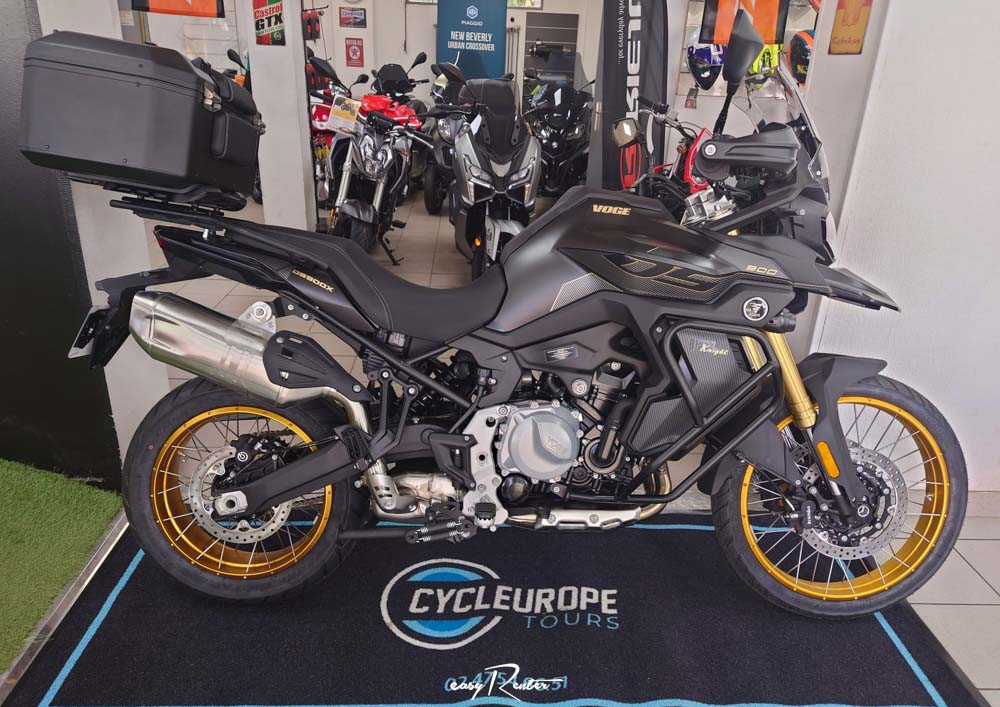 location moto royan Honda CB125R 2