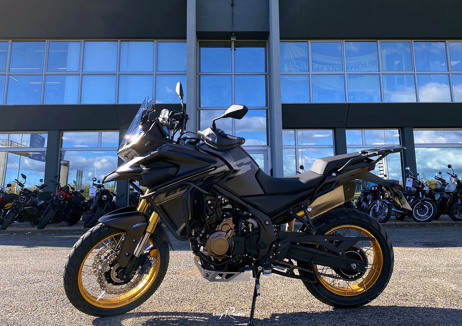 location moto royan Honda CB125R 2