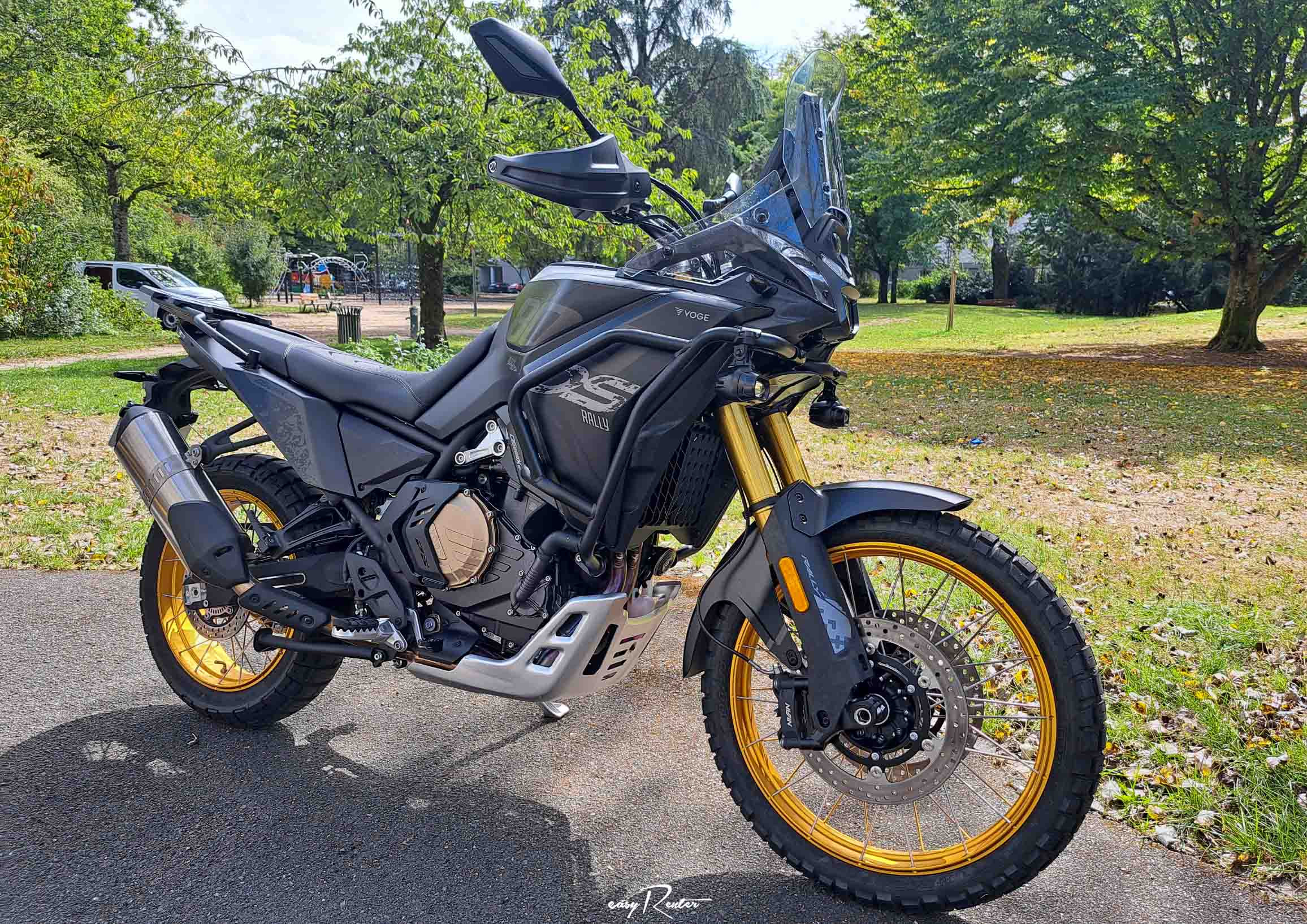 location moto royan Honda CB125R 2
