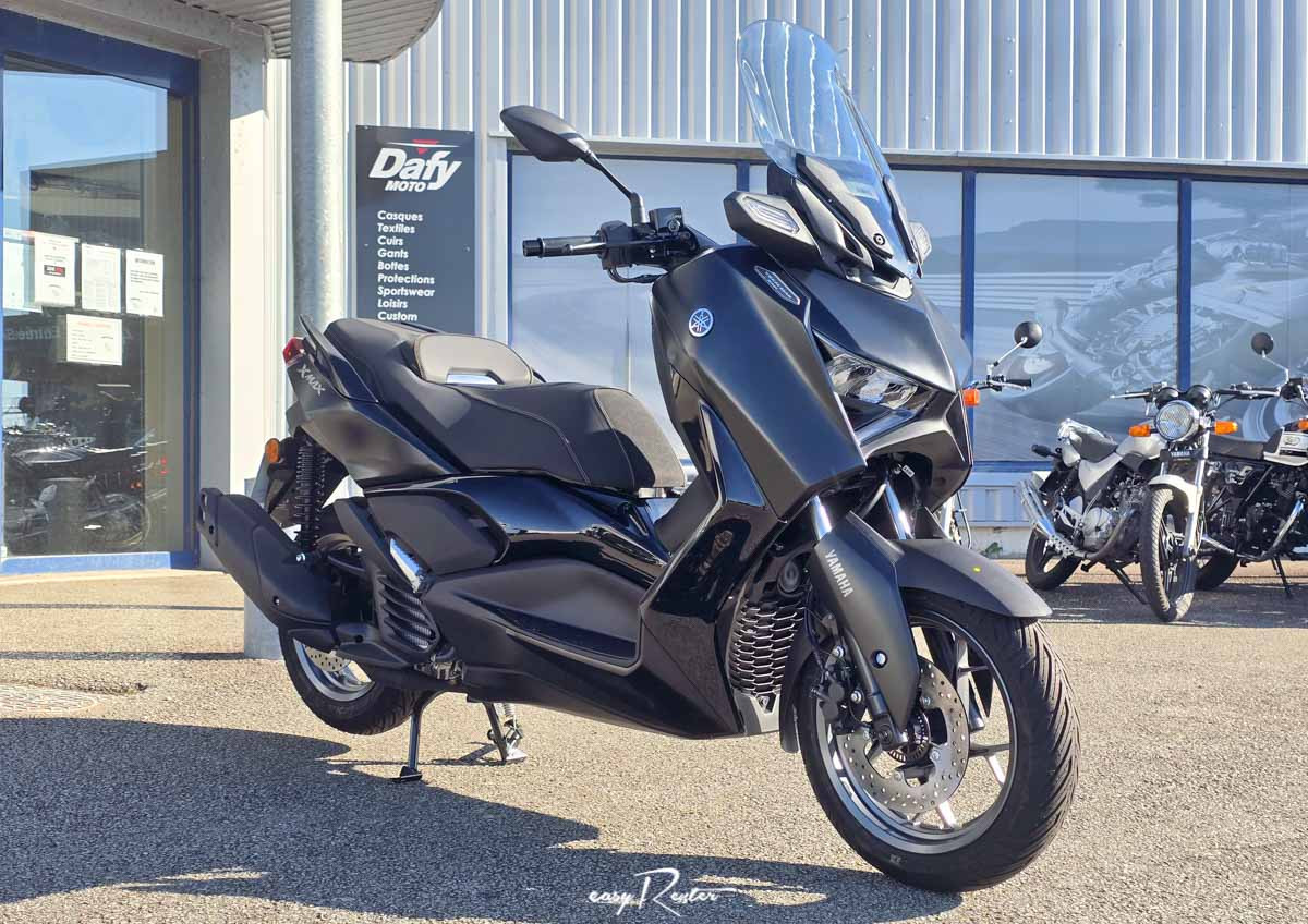 location scooter Vannes  Yamaha X-MAX 125 TECH MAX 1
