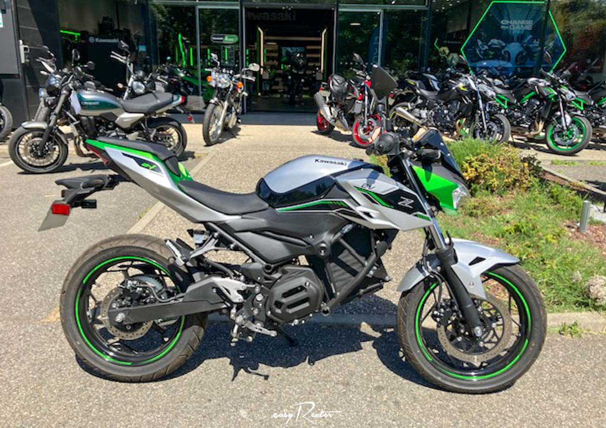Location moto La Rochelle Kawasaki Z 900 RS 1