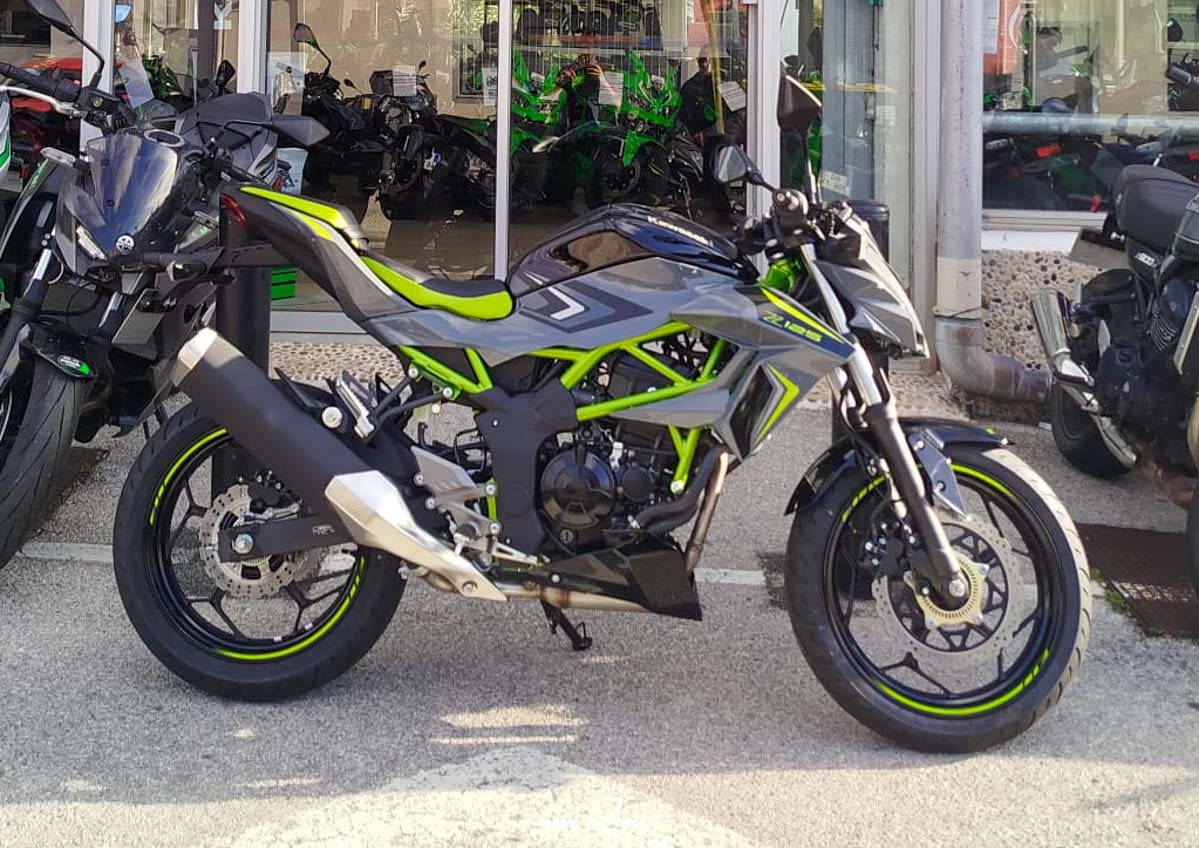 Location moto La Rochelle Kawasaki Z 900 RS 1