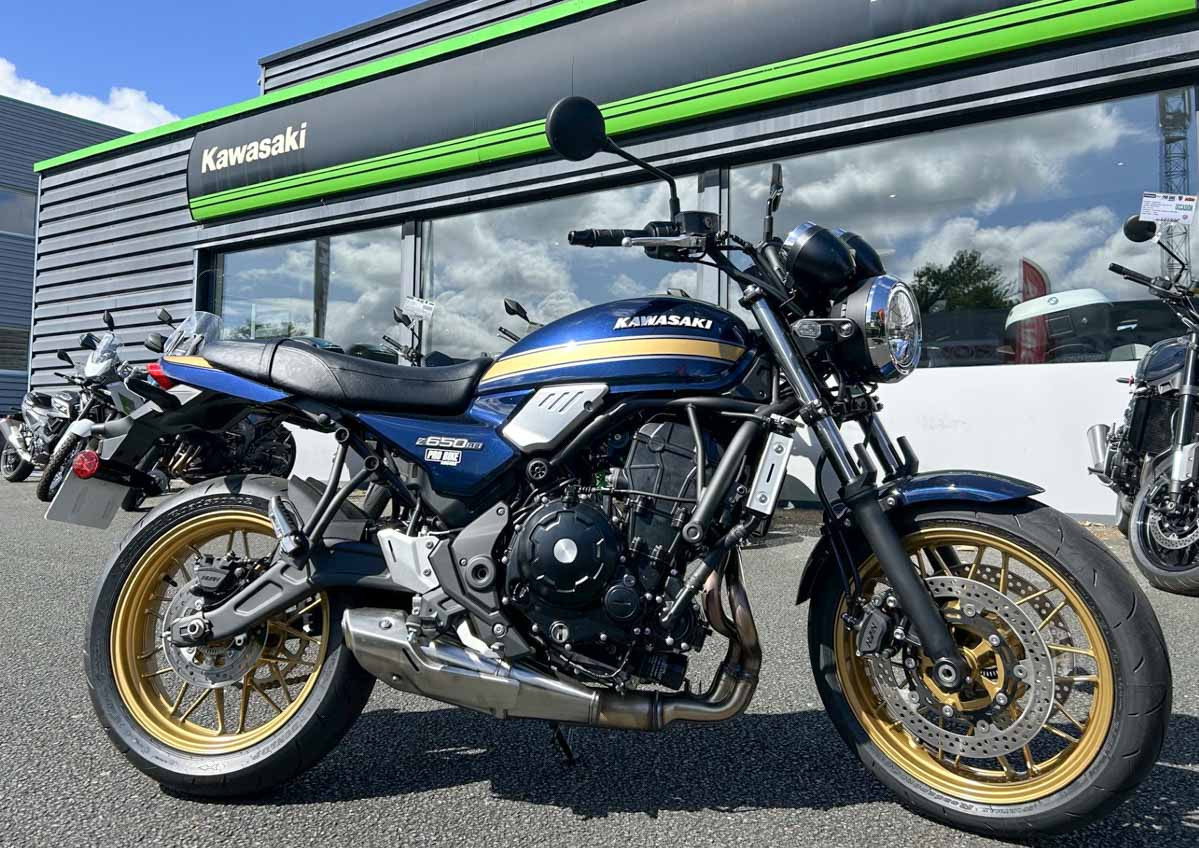location moto Angers Kawasaki Z900 RS 15641