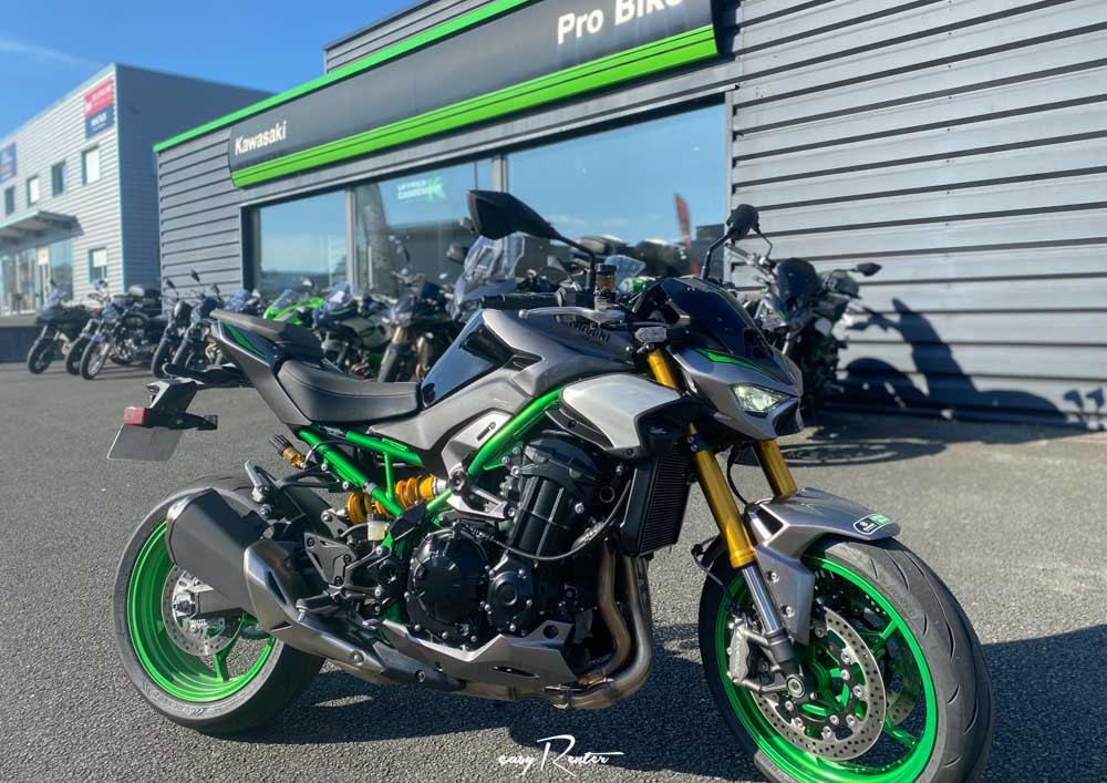 location moto Angers Kawasaki Z900 RS 15641