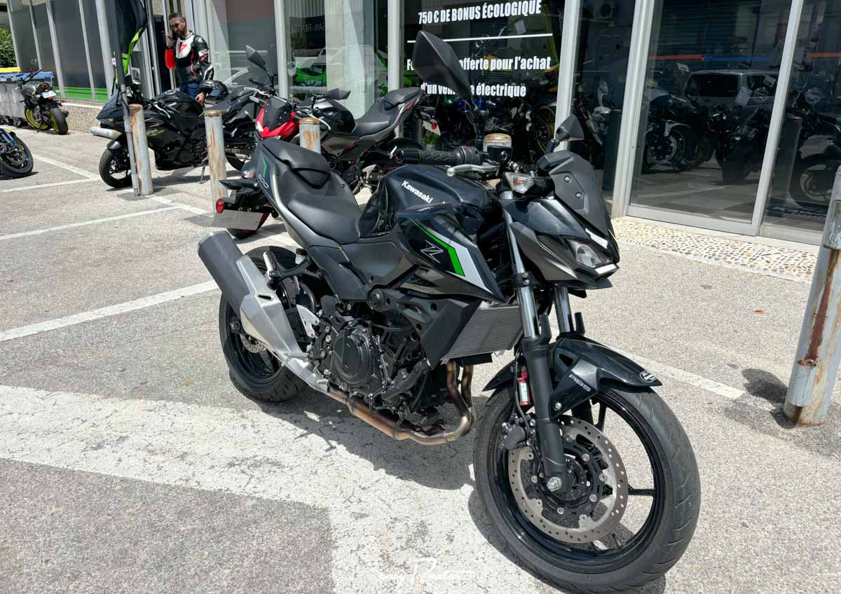 Location moto La Rochelle Kawasaki Z 900 RS 1