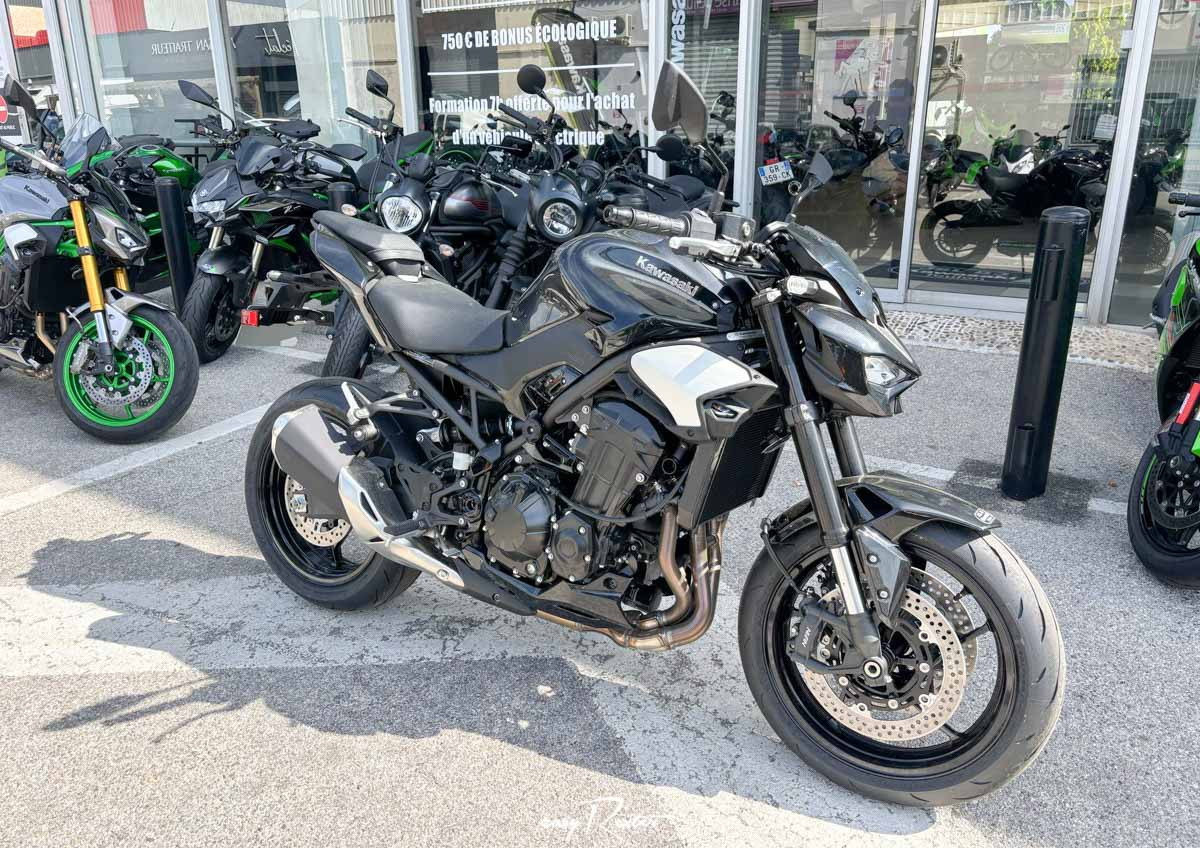 Location moto La Rochelle Kawasaki Z 900 RS 1