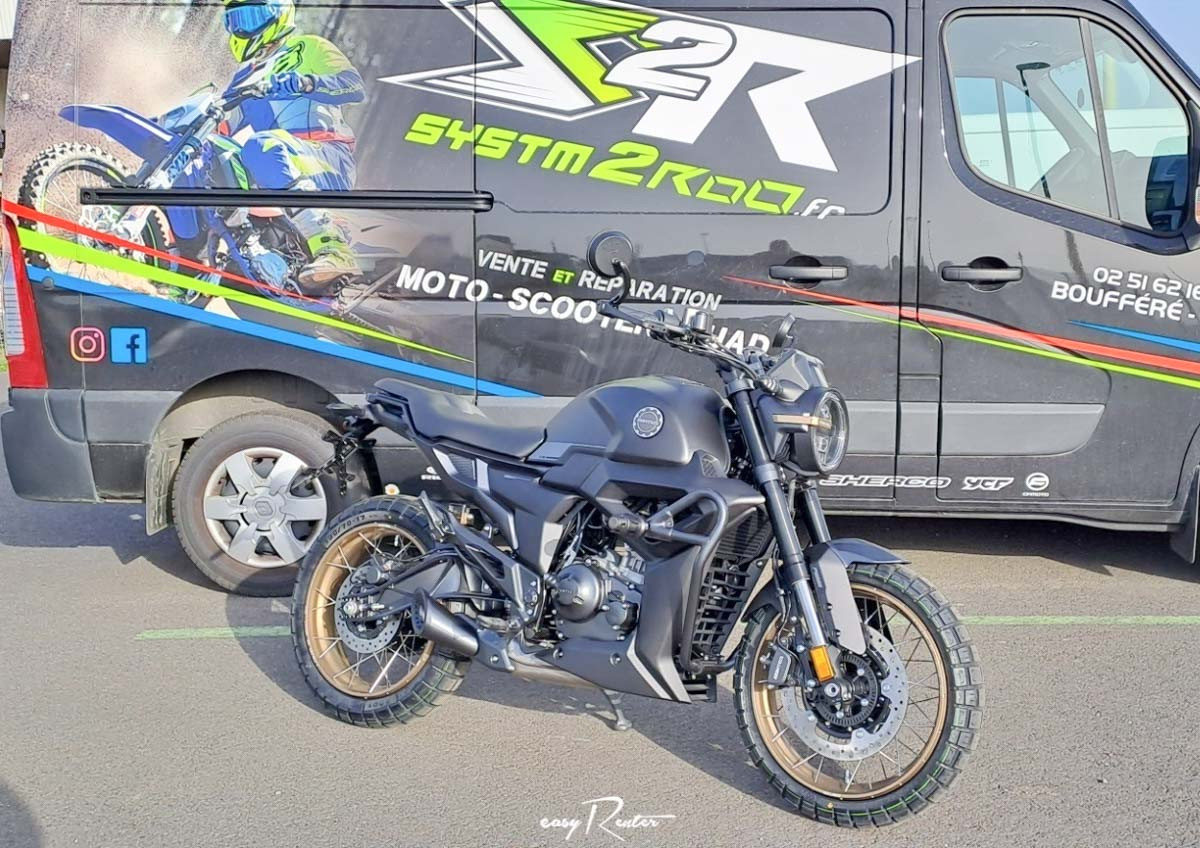 Location moto Benelli Trek 502 0