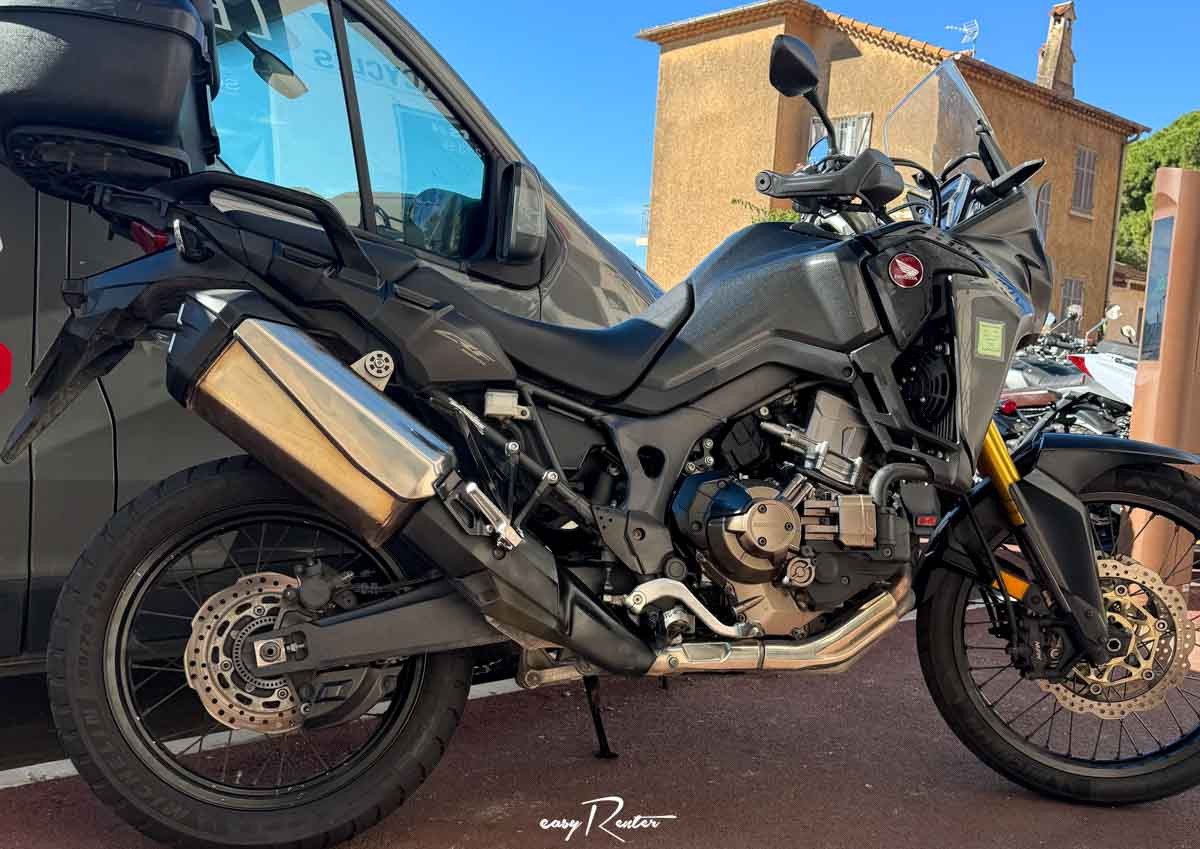 location moto royan Honda CB 650 R