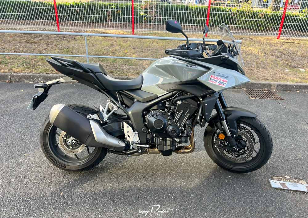location moto royan Honda CB125R 2