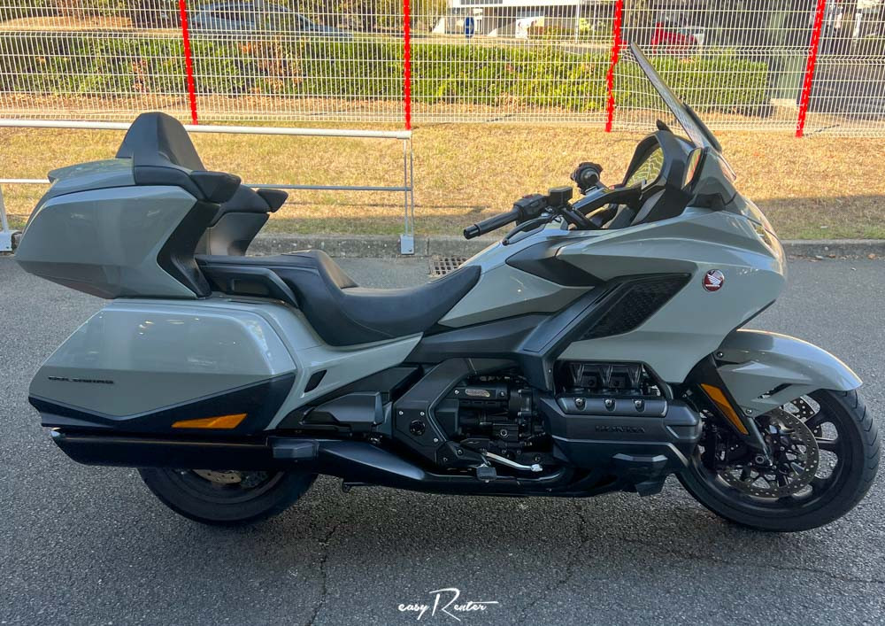 location moto royan Honda CB125R 2