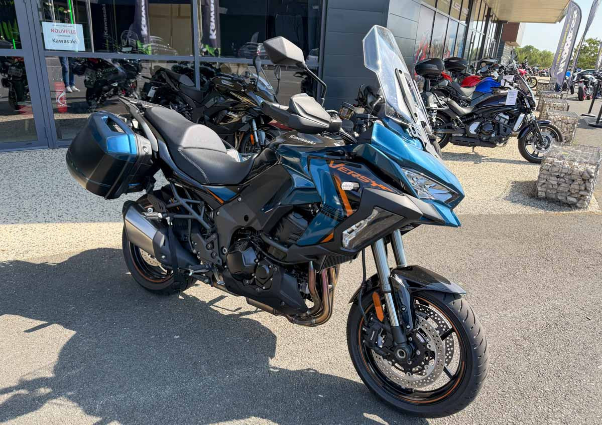 location moto royan Honda CB125R 2