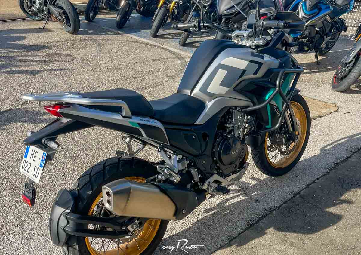 location moto royan Honda CB125R 2