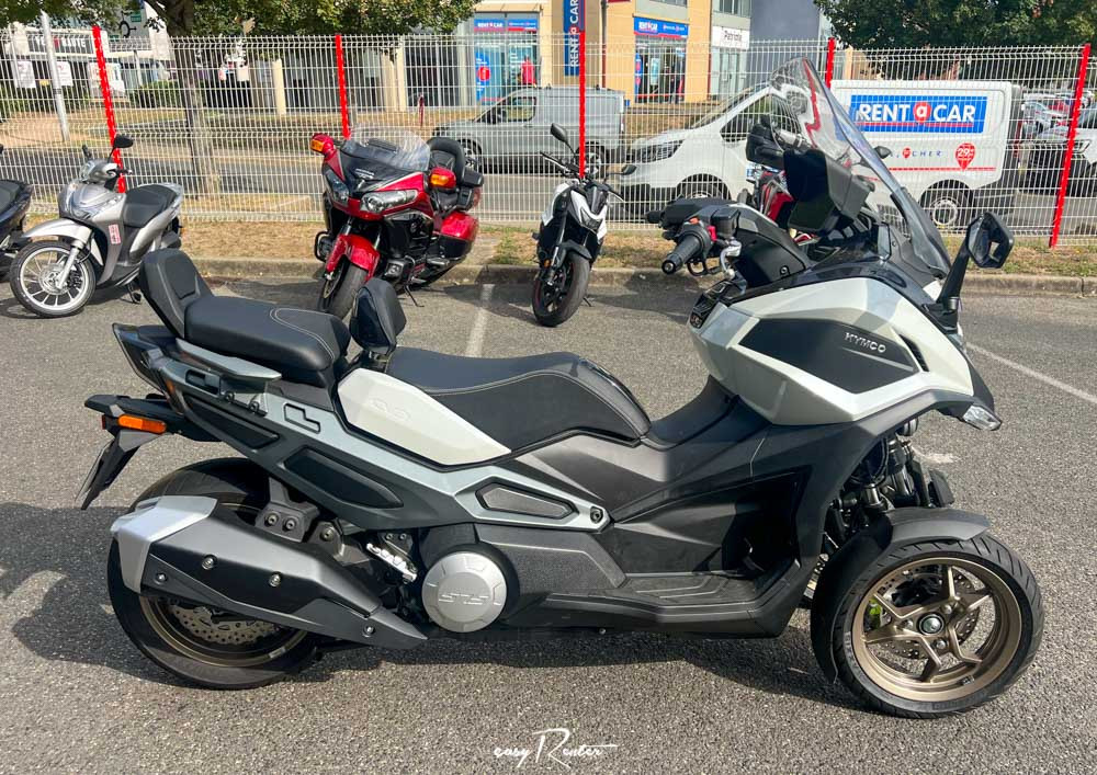 location moto royan Honda CB125R 2