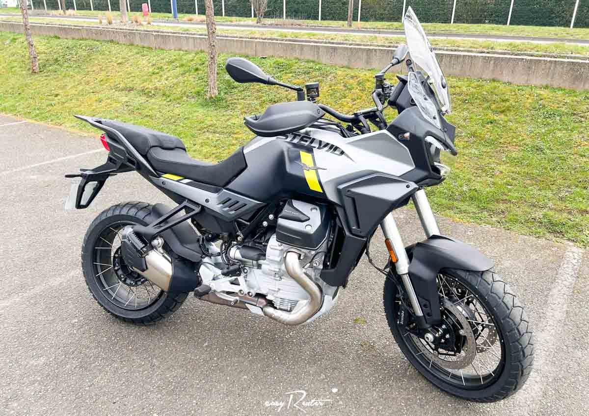 Location moto Mayenne Aprilia TUONO V4 1100 FACTORY MY19 1