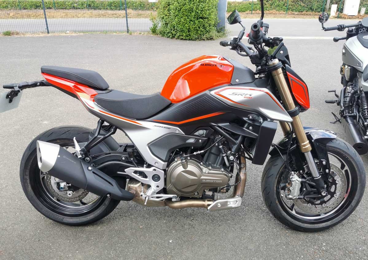 location moto royan Honda CB125R 2