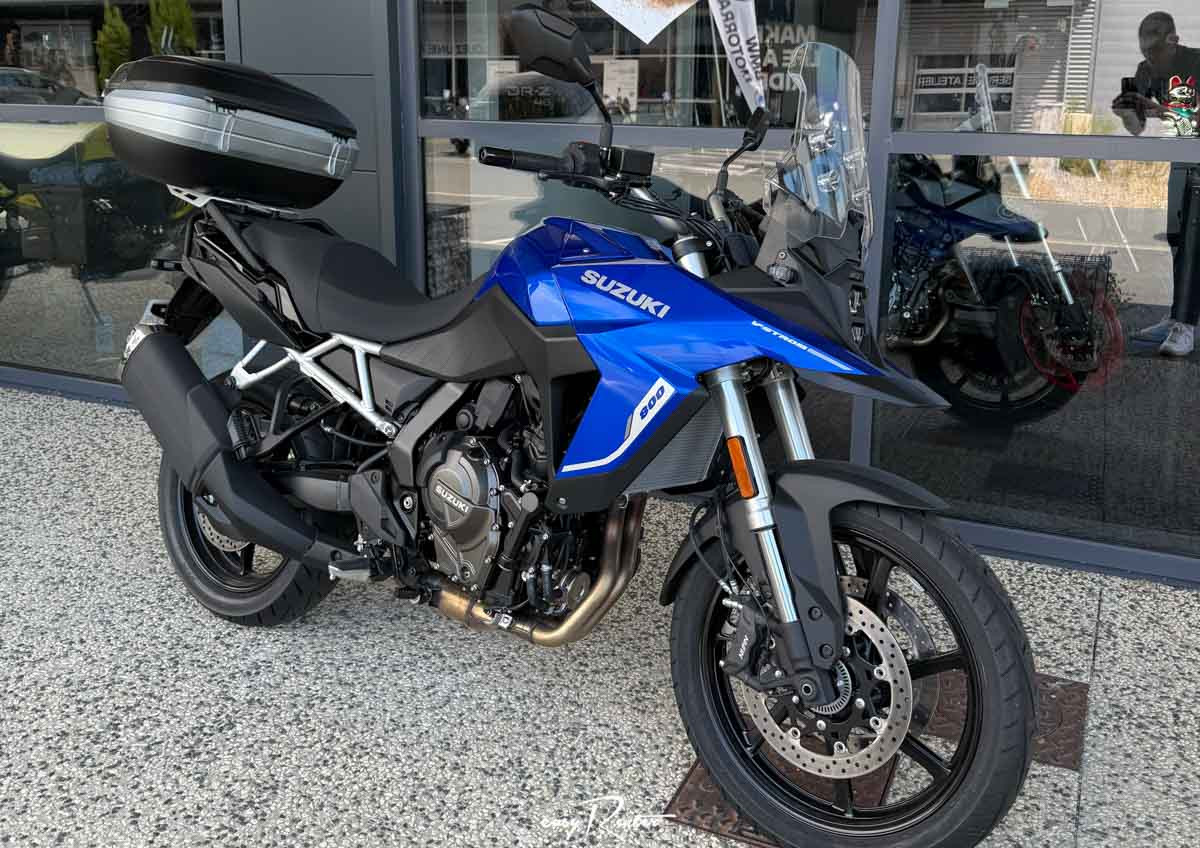 location moto royan Honda CB125R 2