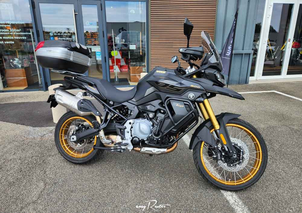 location moto royan Honda CB125R 2