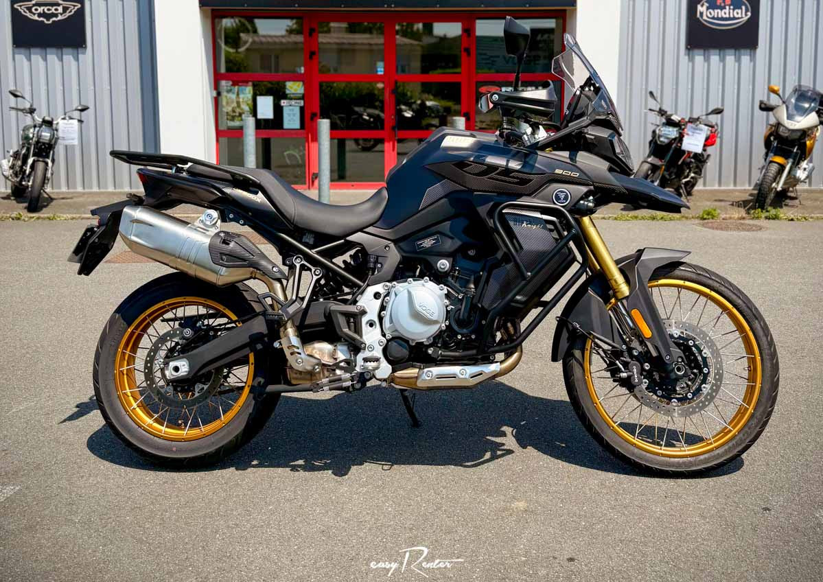 location moto La Séguinière Voge 900 DSX 1