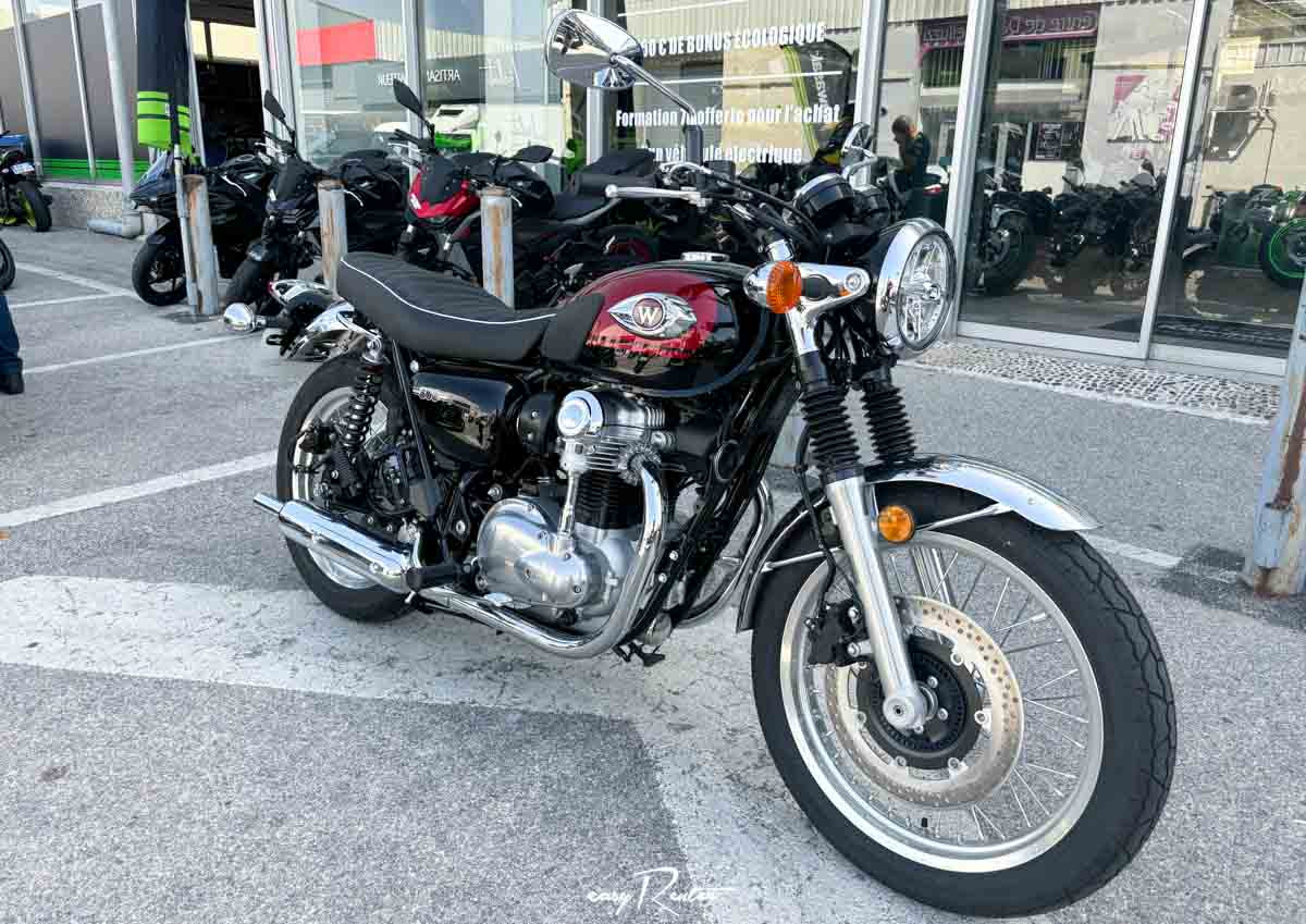 Location moto La Rochelle Kawasaki Z 900 RS 1