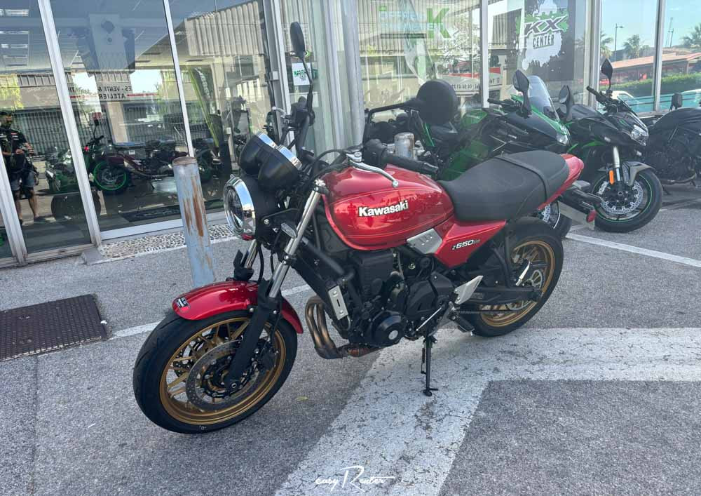 Location moto La Rochelle Kawasaki Z 900 RS 1