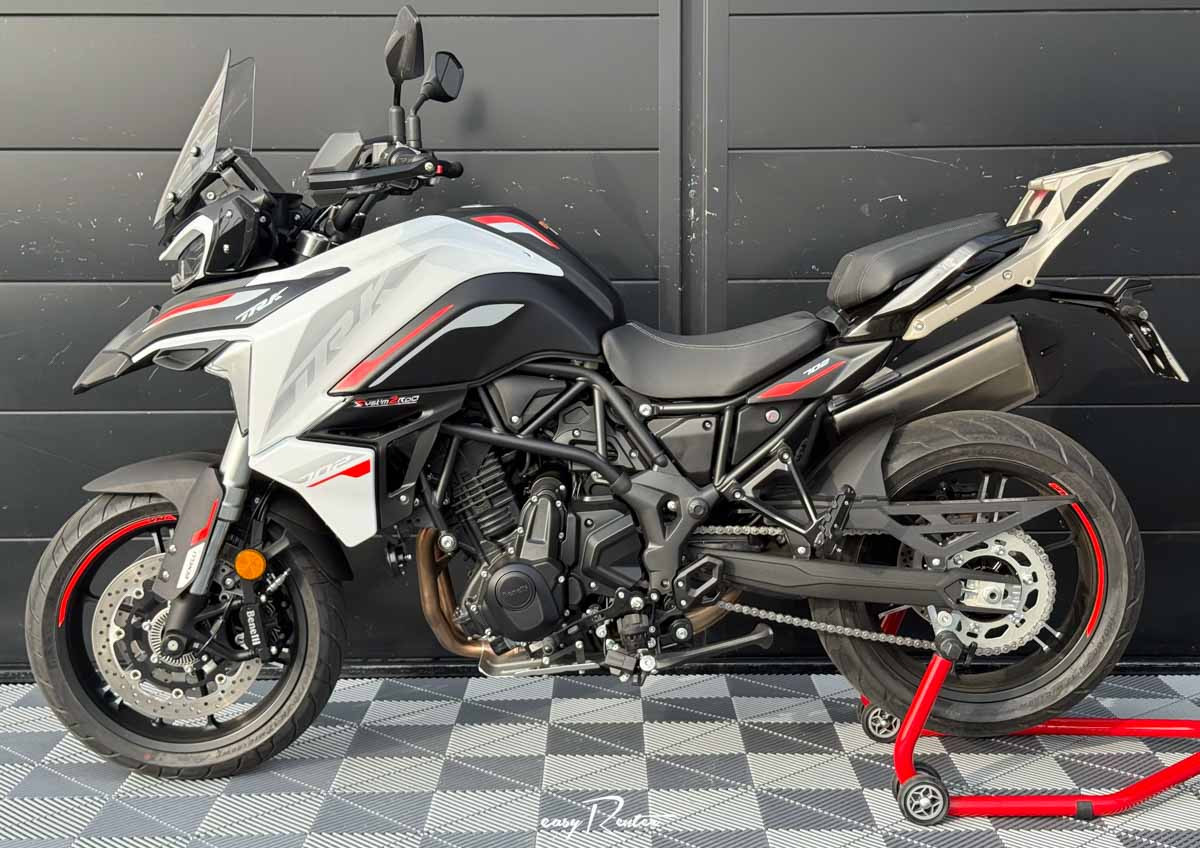 Location moto Benelli Trek 502 0