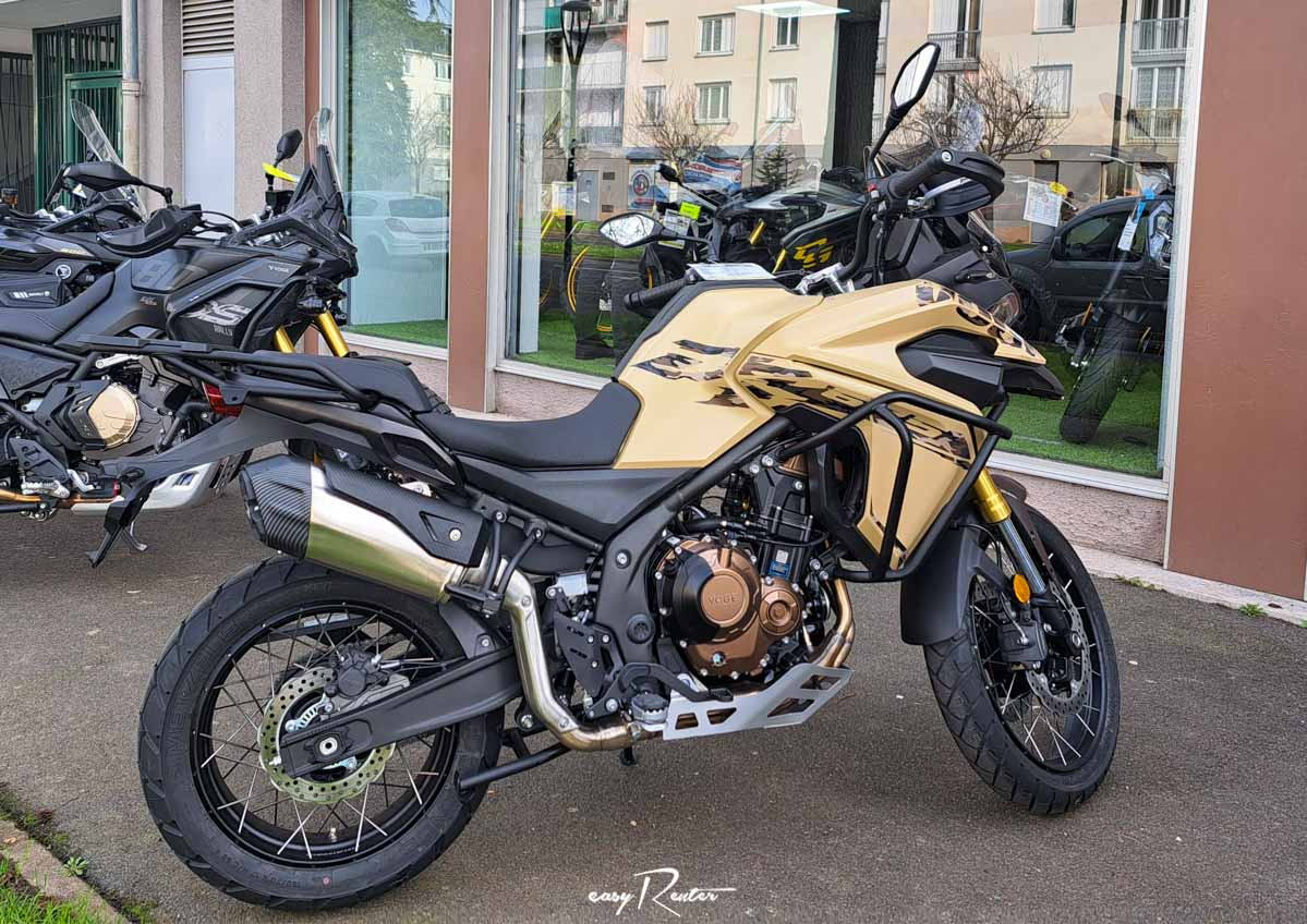 location moto royan Honda CB125R 2