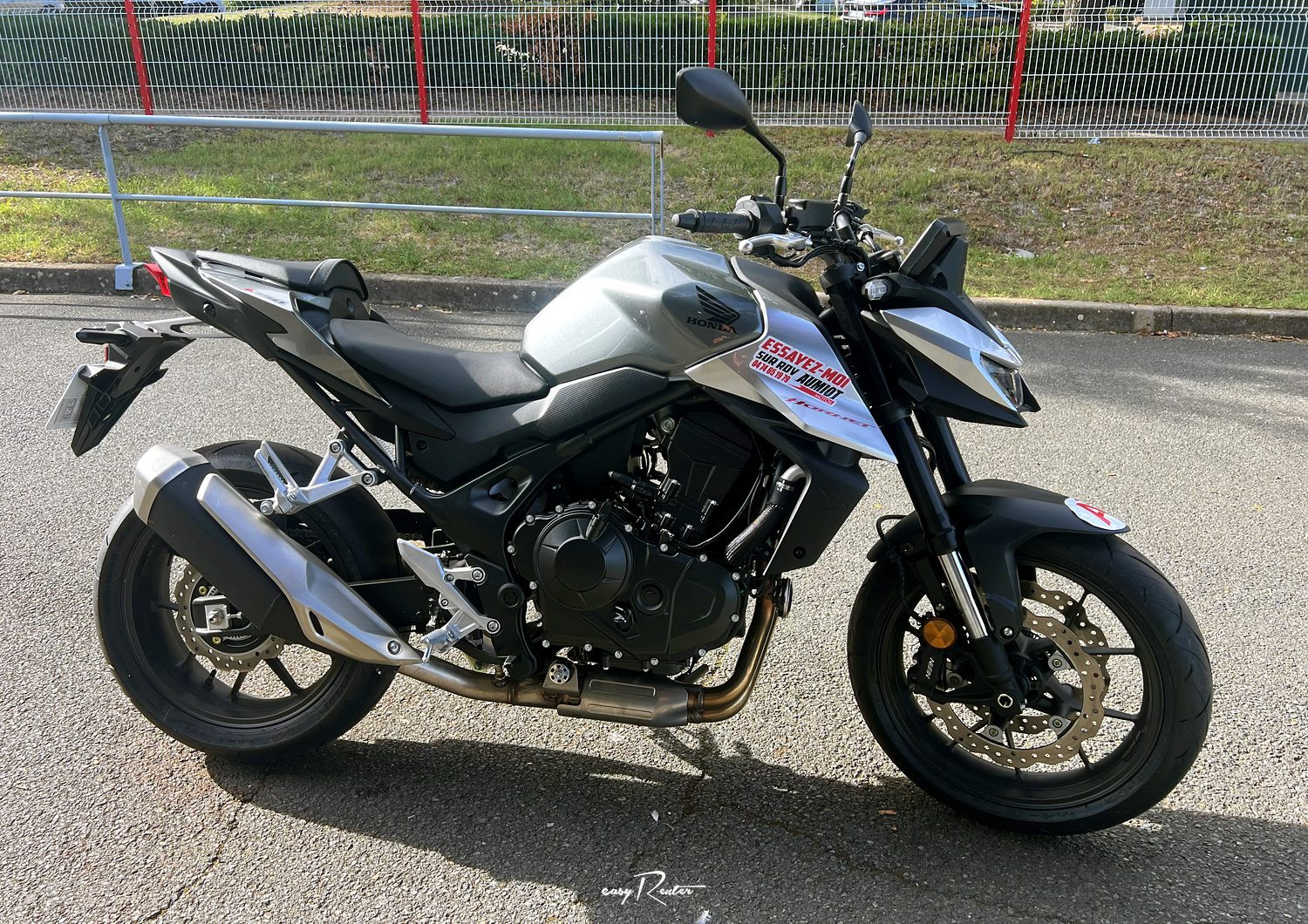 location moto royan Honda CB125R 2