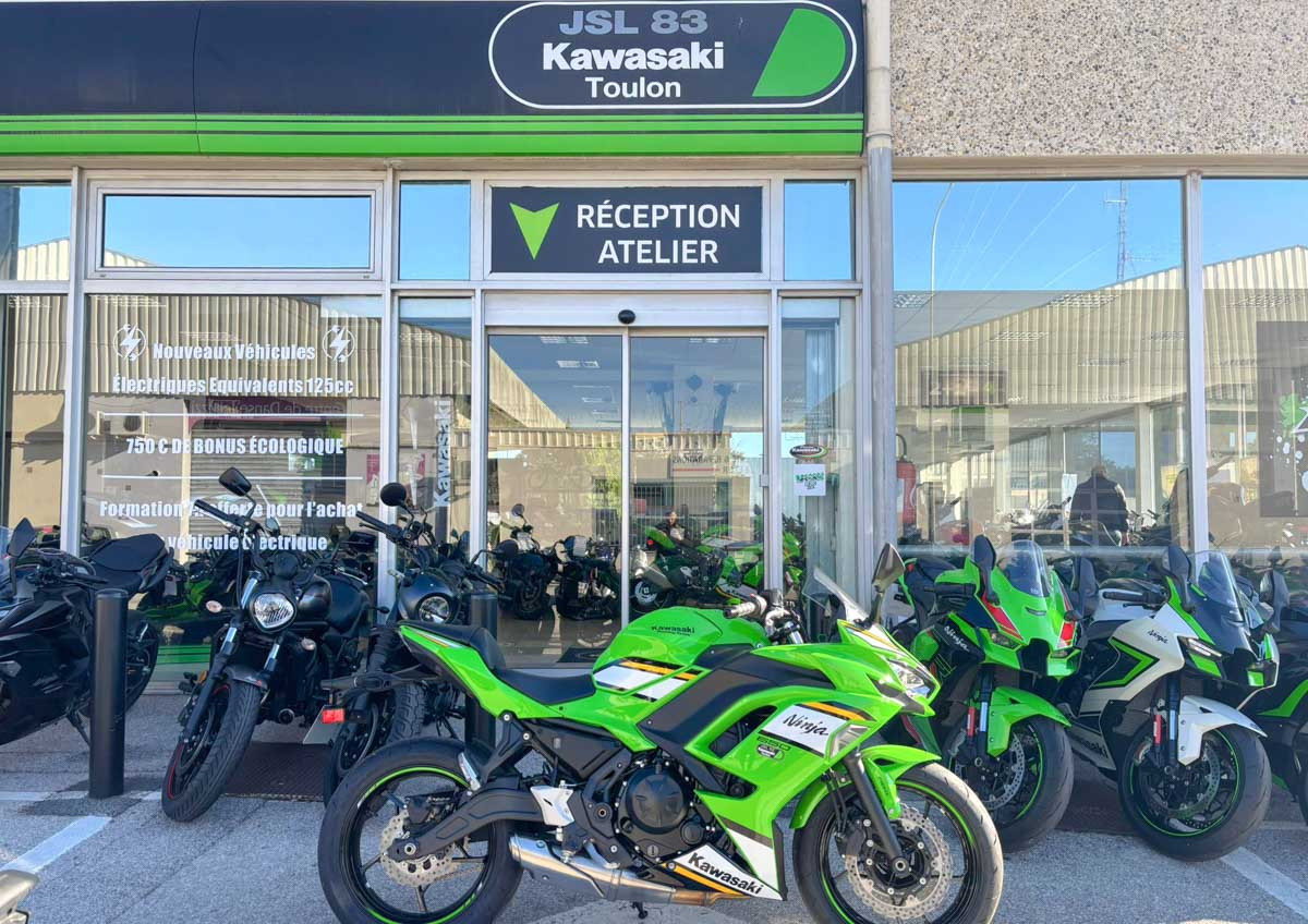 Location moto La Rochelle Kawasaki Z 900 RS 1