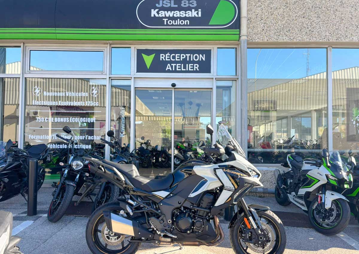 Location moto La Rochelle Kawasaki Z 900 RS 1