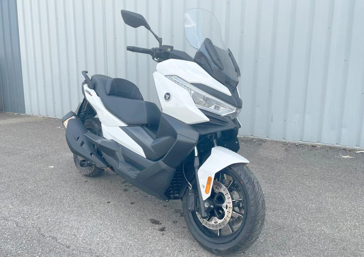 location moto royan Honda CB125R 2