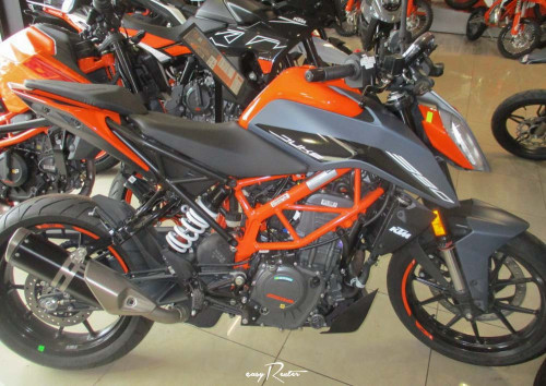 Location moto Pau KTM 790 Duke L 1