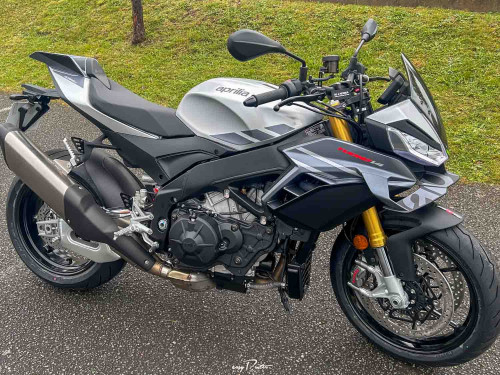 Location moto Mayenne Aprilia TUONO V4 1100 FACTORY MY19 1