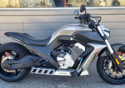 location moto royan Honda CB125R 2