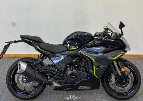 location moto royan Honda CB125R 2