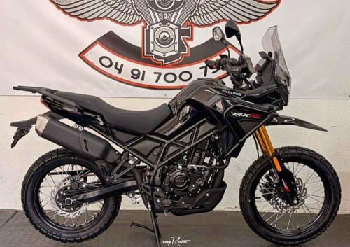 location moto royan Honda CB125R 2