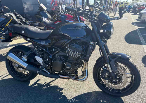 location moto royan Honda CB125R 2
