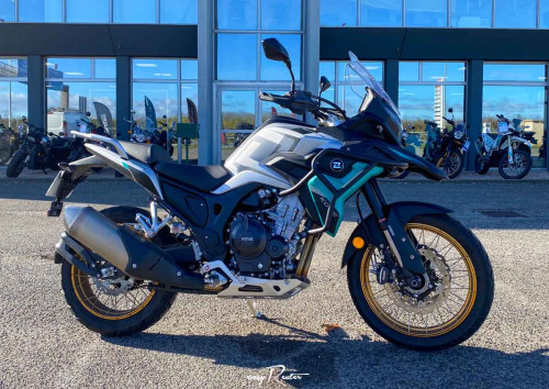 location moto royan Honda CB125R 2