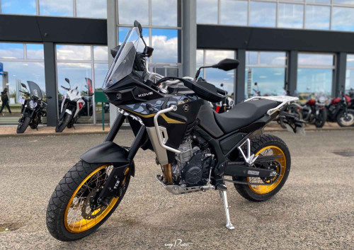 location moto royan Honda CB125R 2