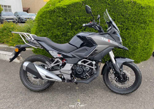 location moto royan Honda CB125R 2
