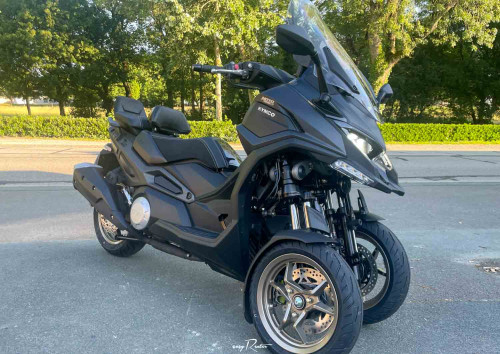 location moto royan Honda CB125R 2