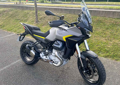 Location moto Mayenne Aprilia TUONO V4 1100 FACTORY MY19 1