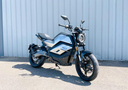 location moto royan Honda CB125R 2