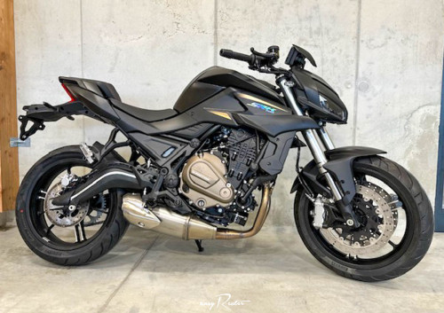 location moto royan Honda CB125R 2