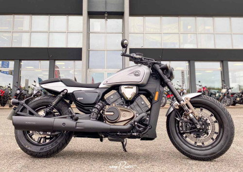 location moto royan Honda CB125R 2